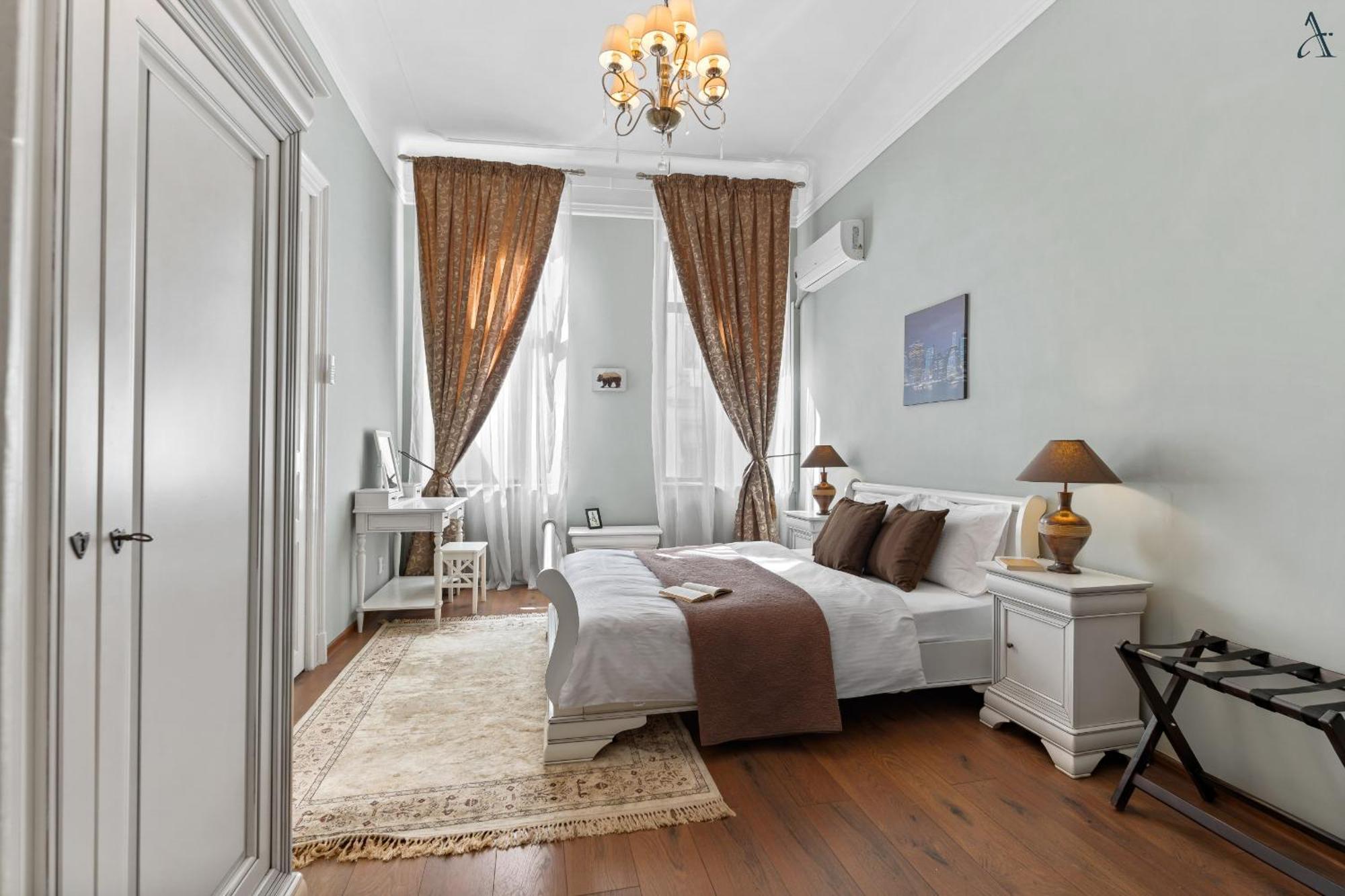 2 Bdr In Old Town Apartament Bucureşti