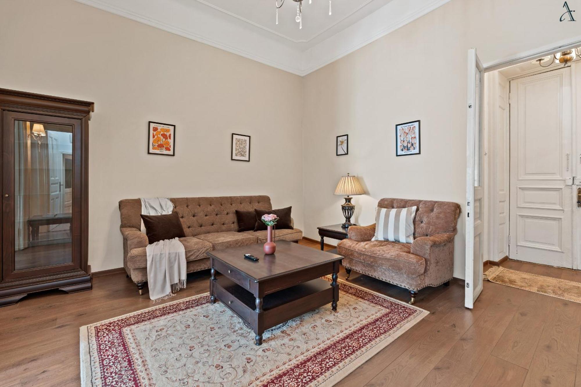2 Bdr In Old Town * Bucureşti